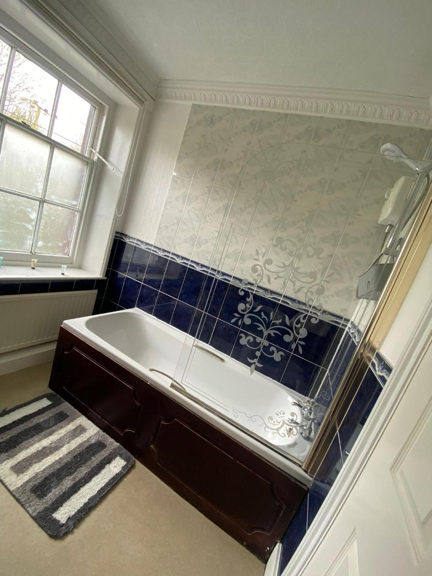 Bed and Breakfast The Penruddocke Arms Dinton  Экстерьер фото